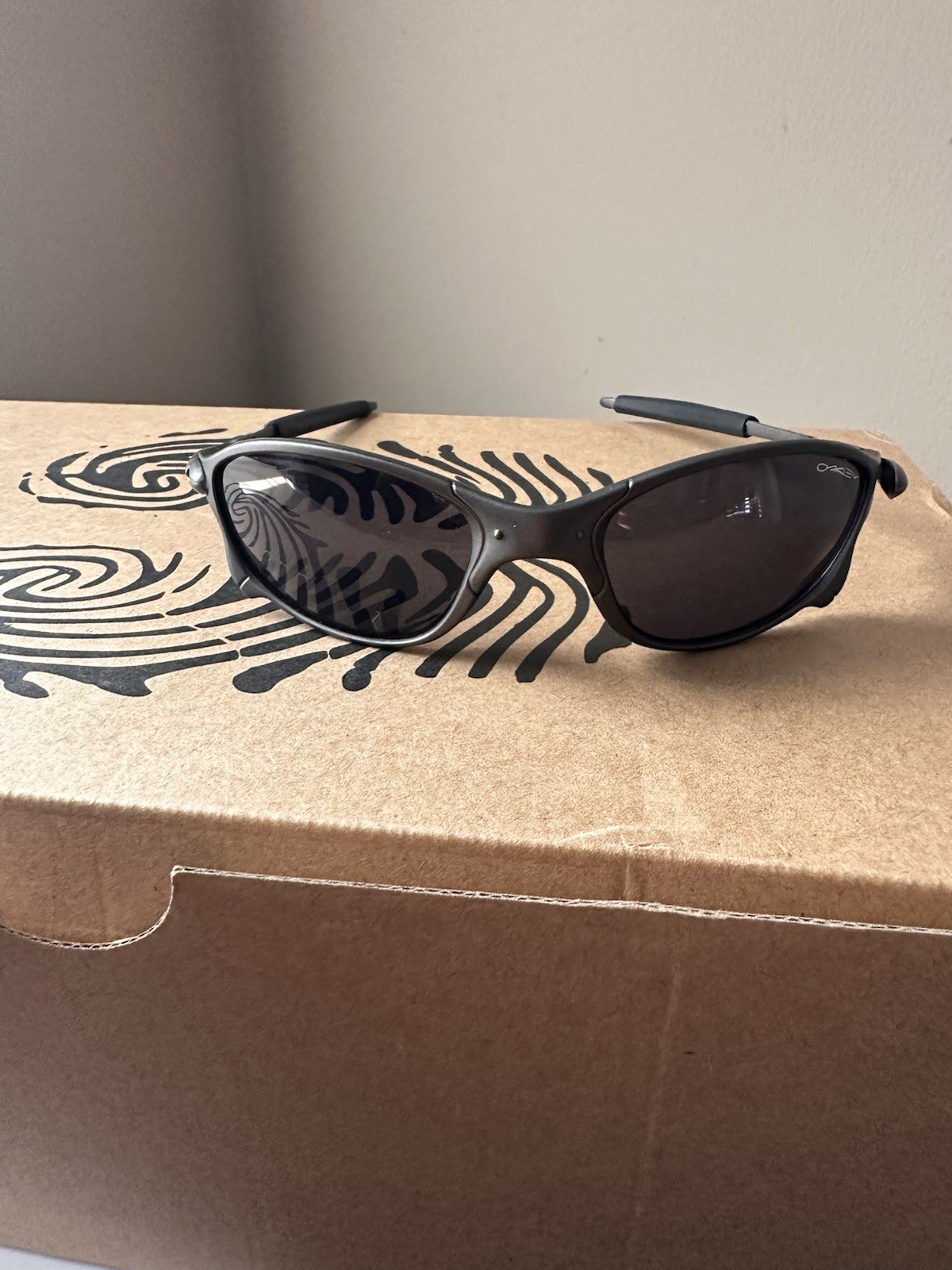 Oakley Juliet 1.0 X-Metal Polarized Sunglasses Gray Frames Black Lens Vintage Y2