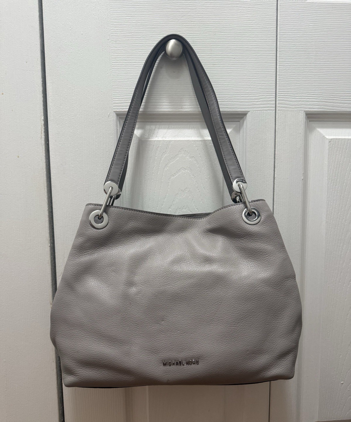 Michael Kors Raven Large Gray Pebbled Shoulder Tote Zip/Magnetic, Silver