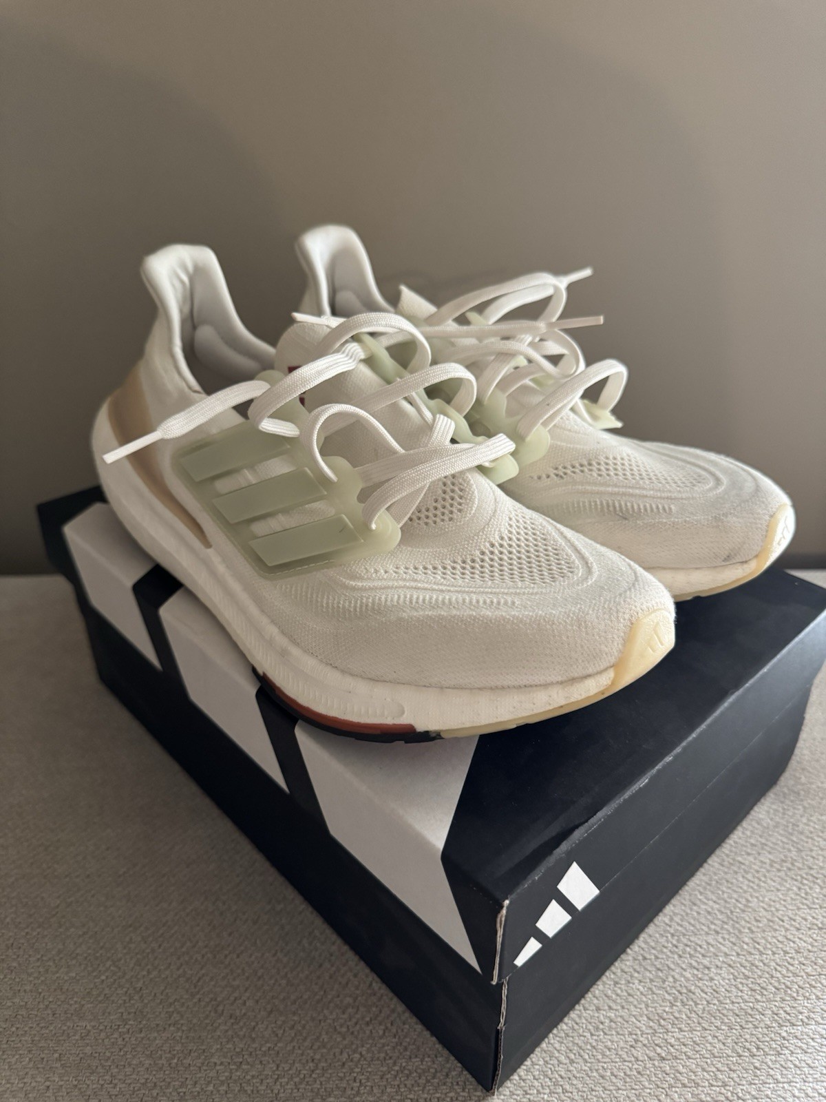 adidas UltraBoost Light unisex women’s 10.5 men’s 9.5 NO BOX