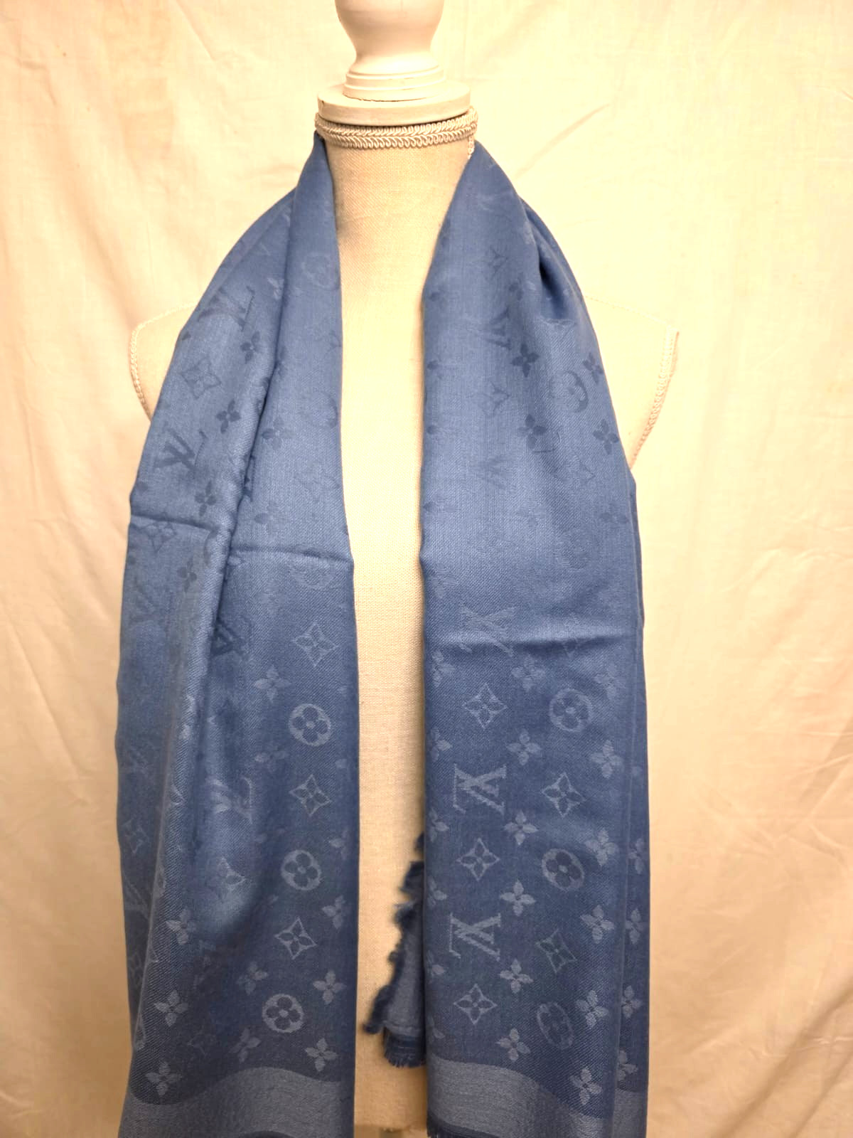 100%Authentic Louis Vuitton Scarf Shawl Stole 35%Wool 65%Silk Dusty Blue Used