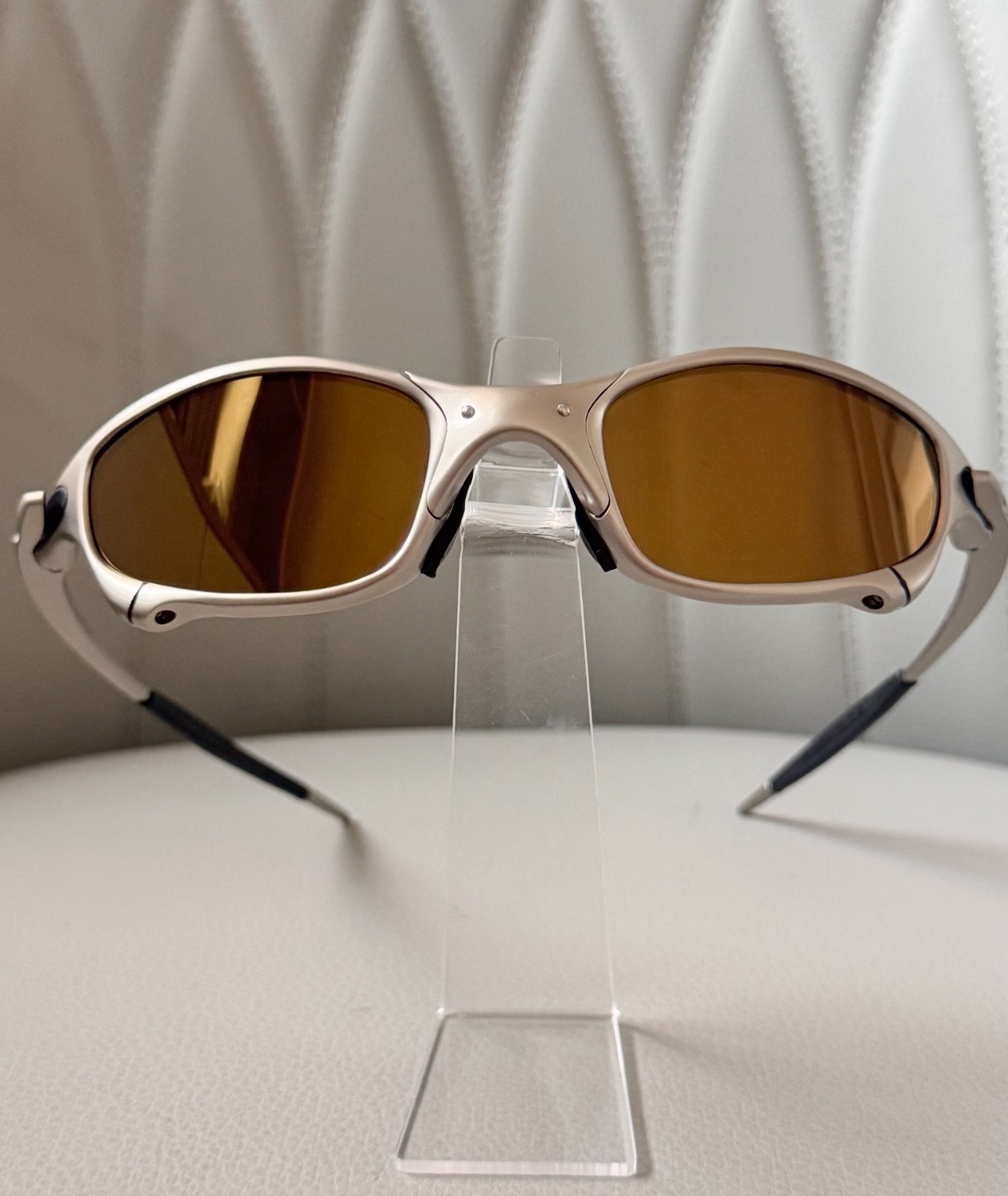 Oakley Juliet 1.0 X sunglasses, silver metal frame. Brown-tinted lenses*/
