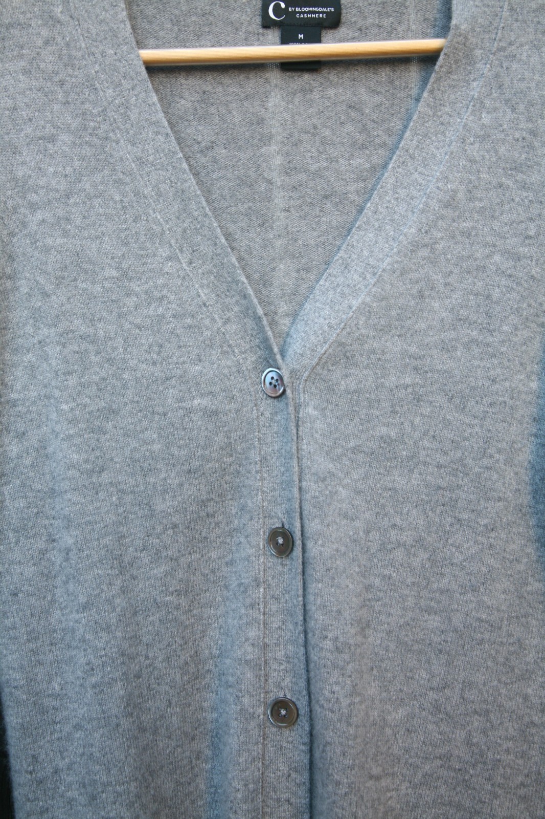 Size M – BLOOMINGDALE’S Women’s Gray 100% Cashmere Boyfriend Cardigan Sweater