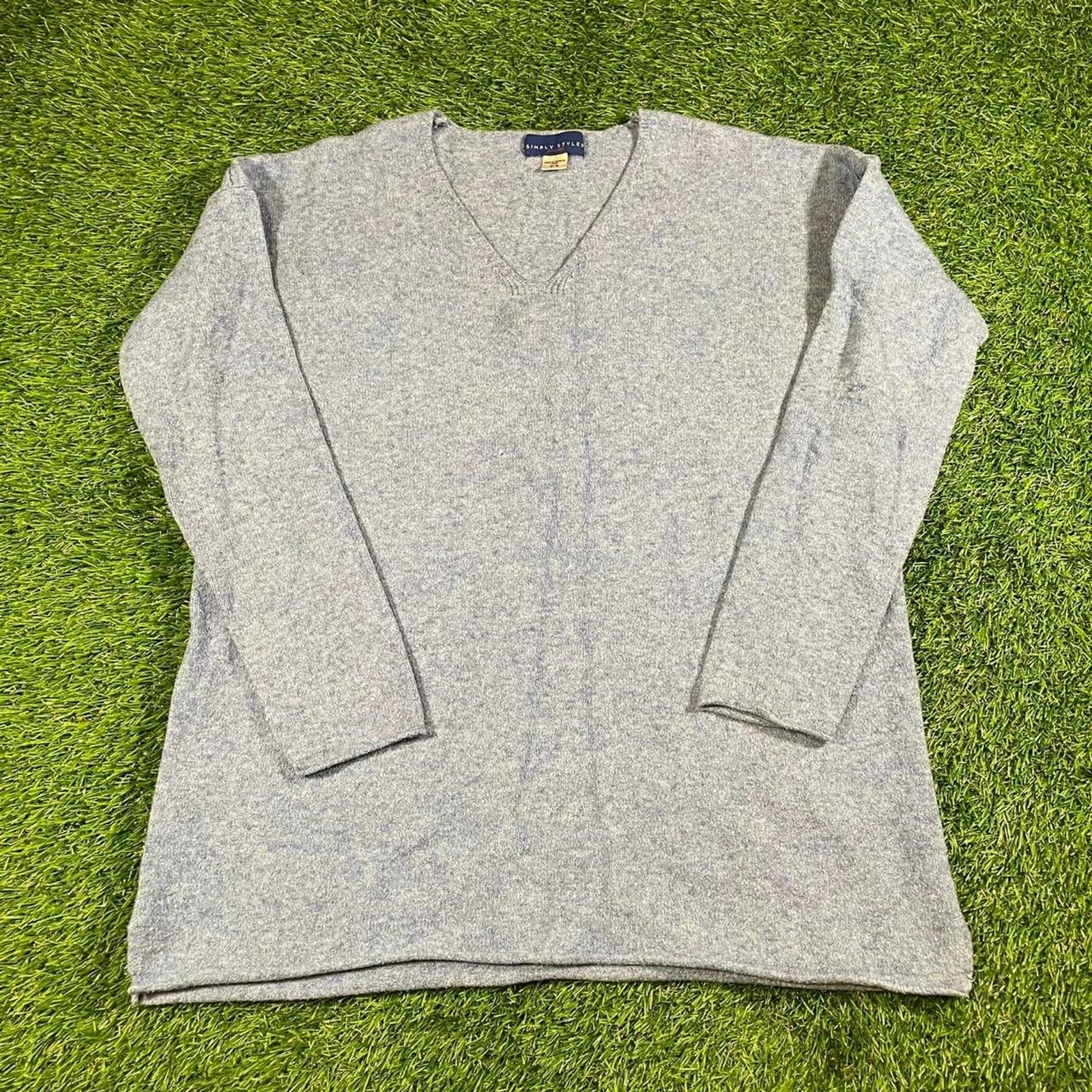 Simple Style by Sears vintage 90’s Men’s Grey Cotton V-neck Sweatshirt (M)