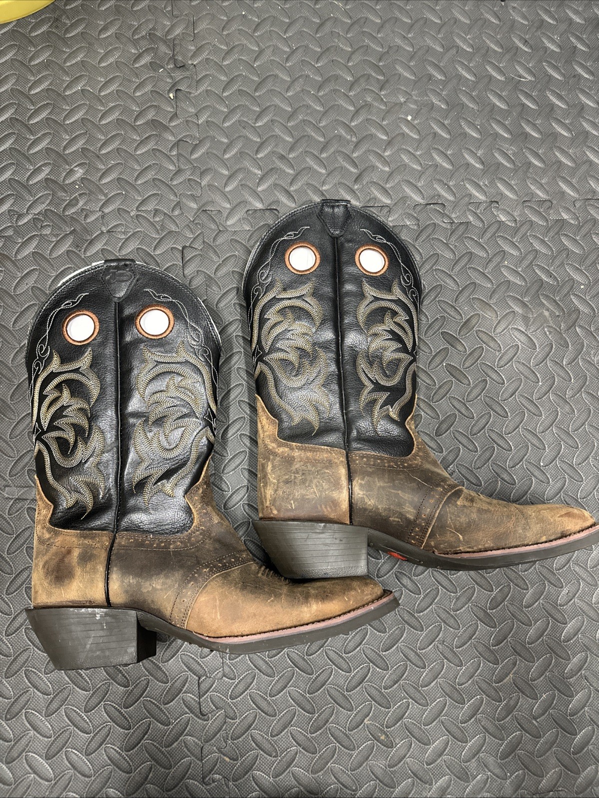 mens justin cowboy boots size 10d