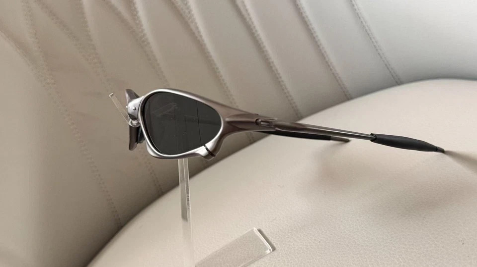 Vintage Oakley Juliet 1.0 X-Metal Polarized Sunglasses Black Lens Silver Frames