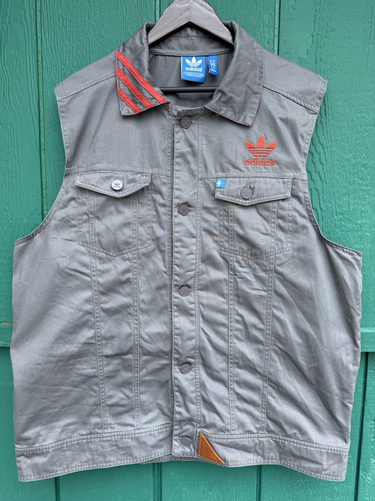 Adidas Men’s XL Pharrell Urban Safari Denim Button Up Vest D85877 XL Grey/Red