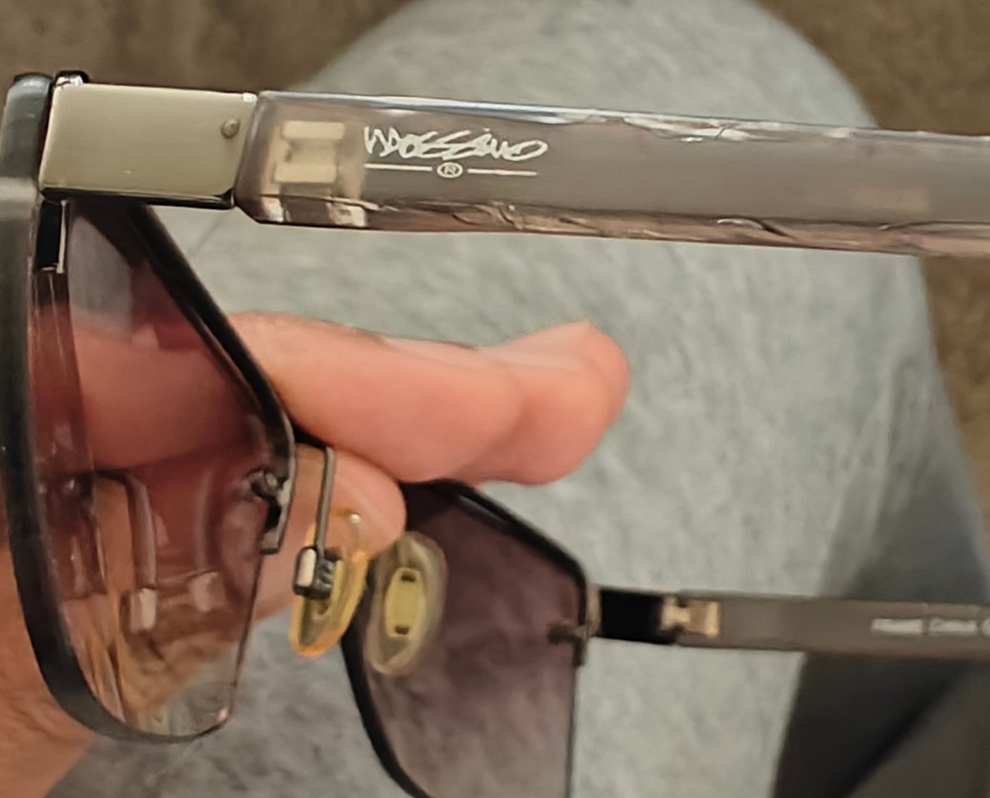 Moschino Men’s Rimless Sunglasses Black Metal Frame Brown Gradient Lens 800812