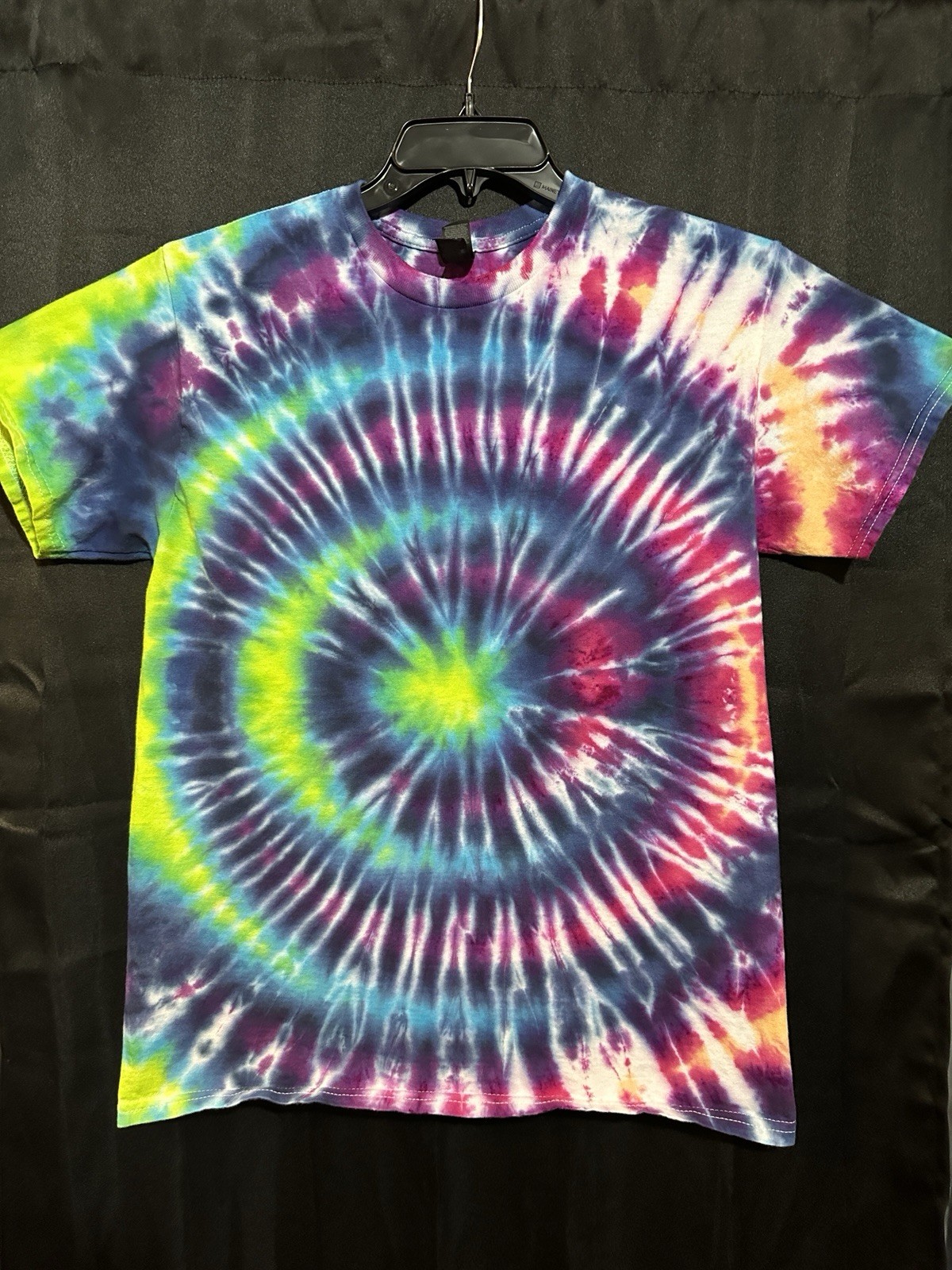 Gildan Unisex Adult M Multicolor Tie-Dye shirt Wigwag Hand Dyed