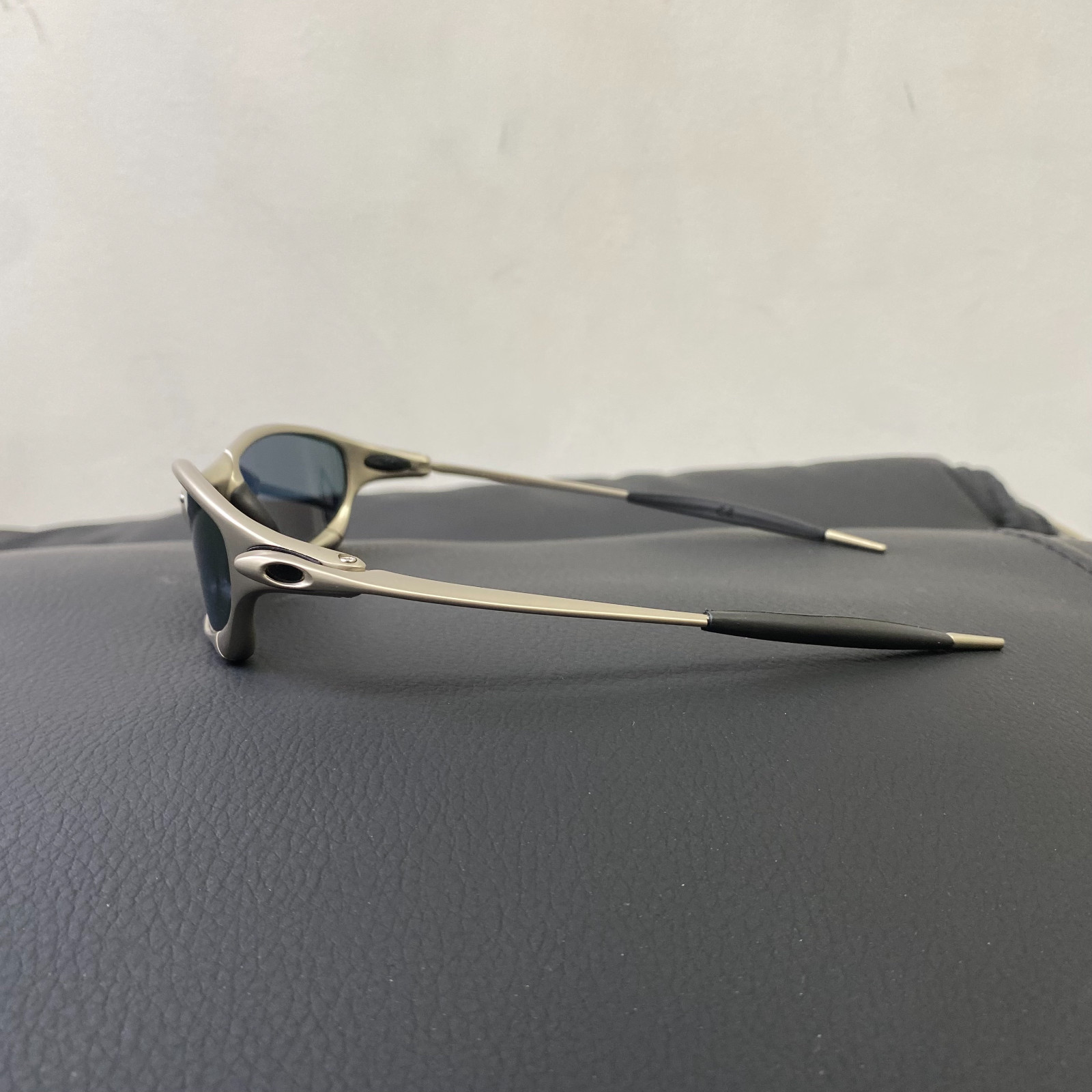 Vintage Oakley Juliet 1.0 X-Metal Polarized Sunglasses Silver Frames Purple Lens