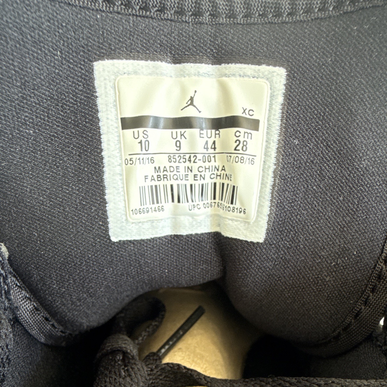 Jordan Air Jordan 1 Mid Retro SE Winterized Black/Gray Leather 852542-001