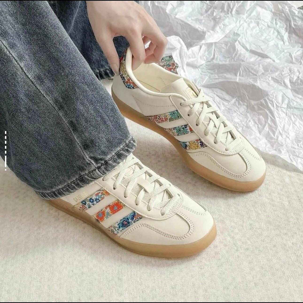 Liberty London x adidas Gazelle Indoor Floral Embroidery Off White JH7370 Women