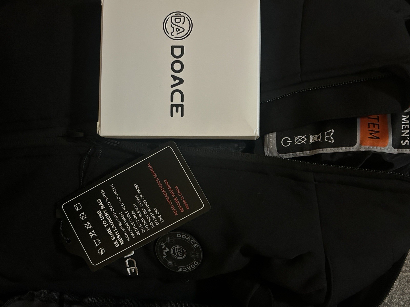 DOACE Men’s 12V soft shell Heated Jacket/ Hoodie, Black, Size S.