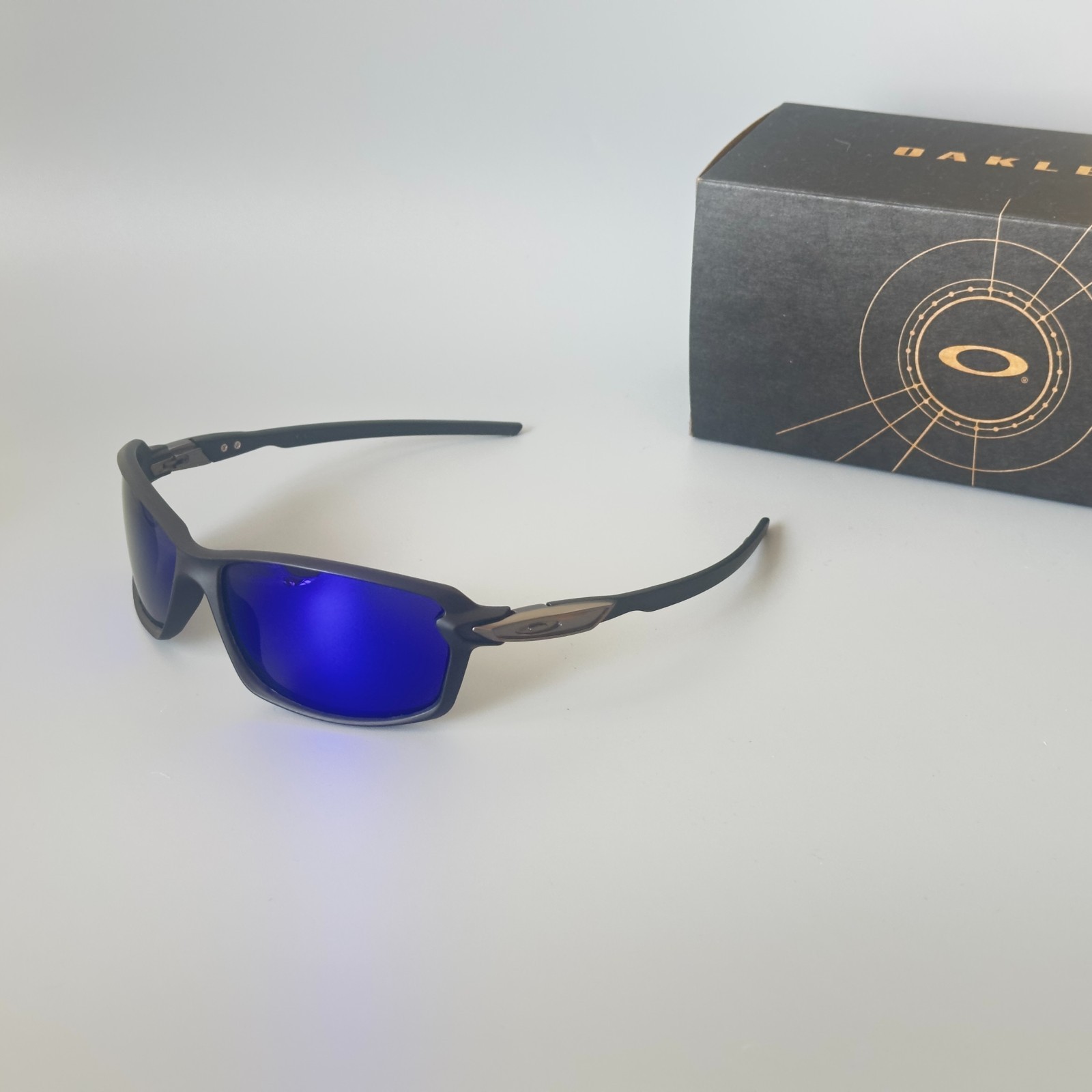 Oakley Carbon Shift OO9302 Matte Black Deep Blue Lens Sunglasses Carbon Fiber