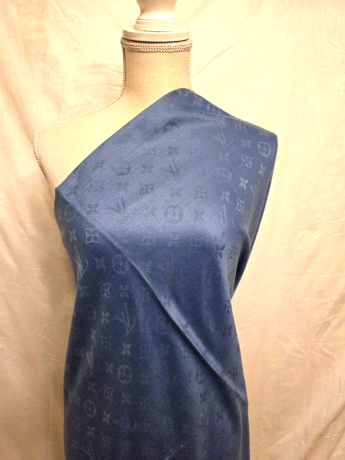 100%Authentic Louis Vuitton Scarf Shawl Stole 35%Wool 65%Silk Dusty Blue Used