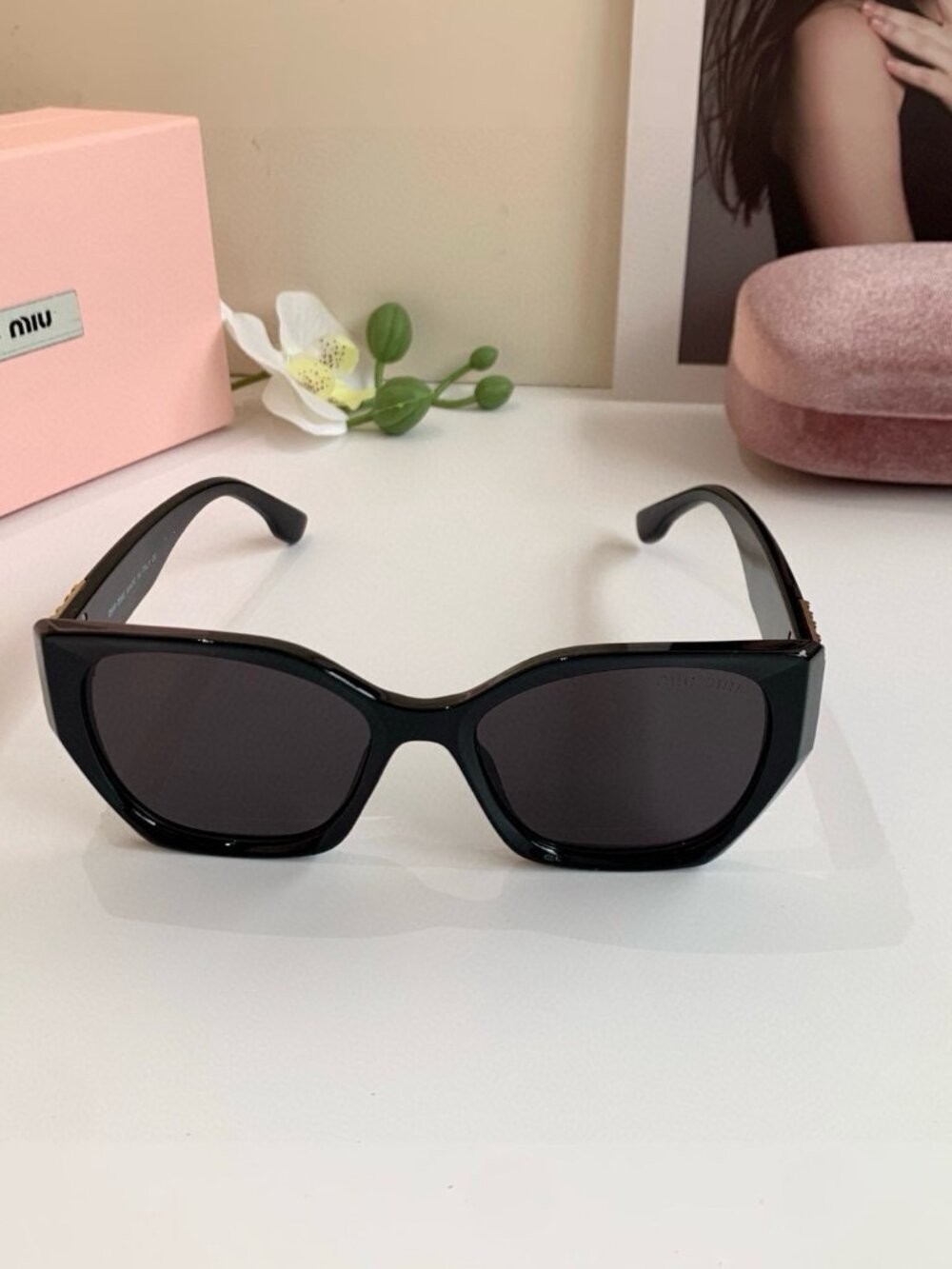 ✅NWT Authentic MIU MIU Sunglasses Comes with dust bag and box