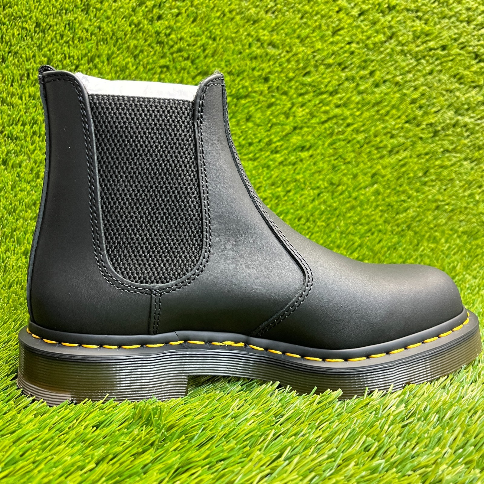 Dr. Martens 2976 SR Mens Size 8 Womens 9 Black Classic Leather Chelsea Boots