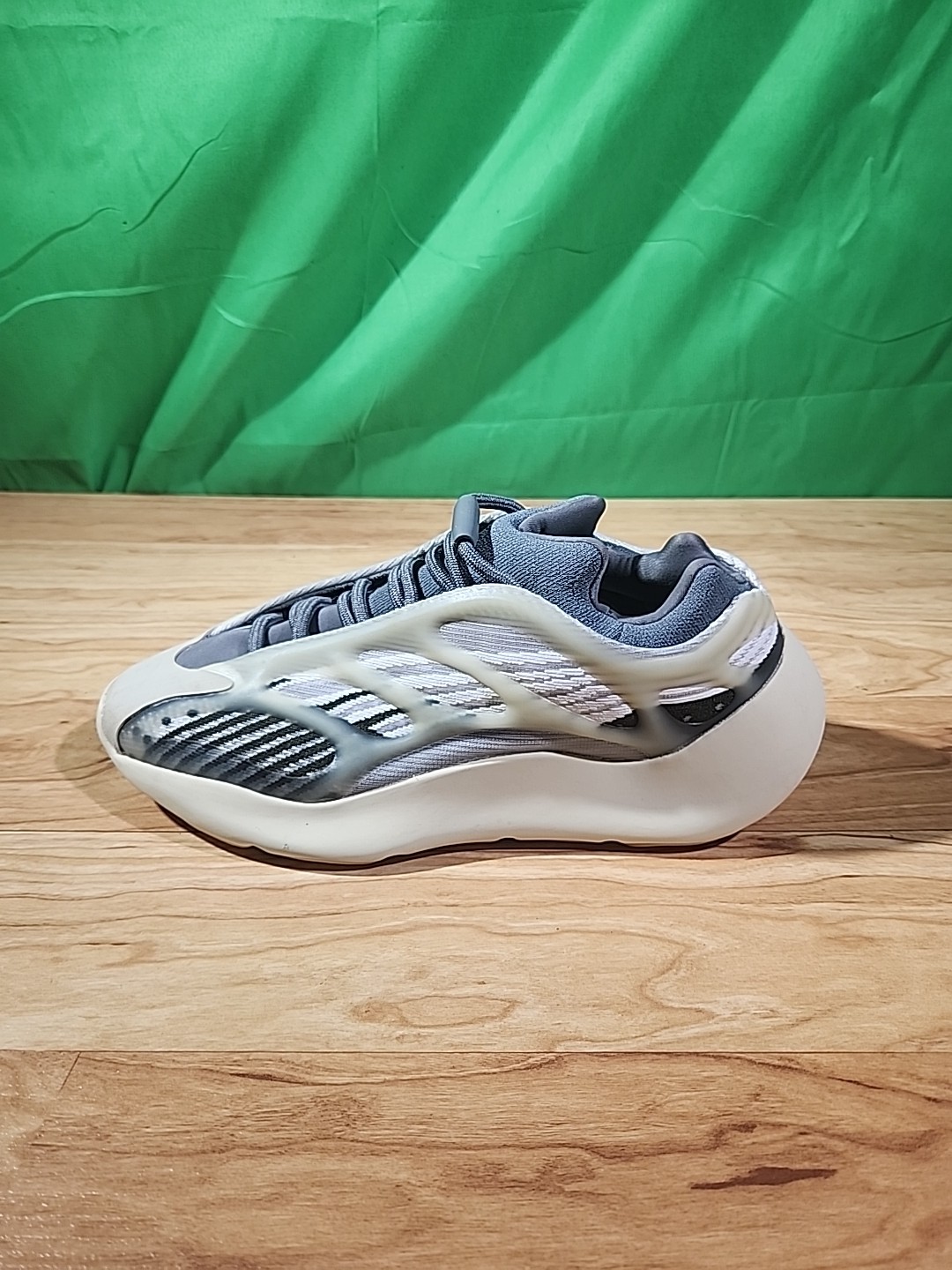 Adidas Yeezy 700 V3 Fade Salt 2022, ID1674, Size 7 Men’s