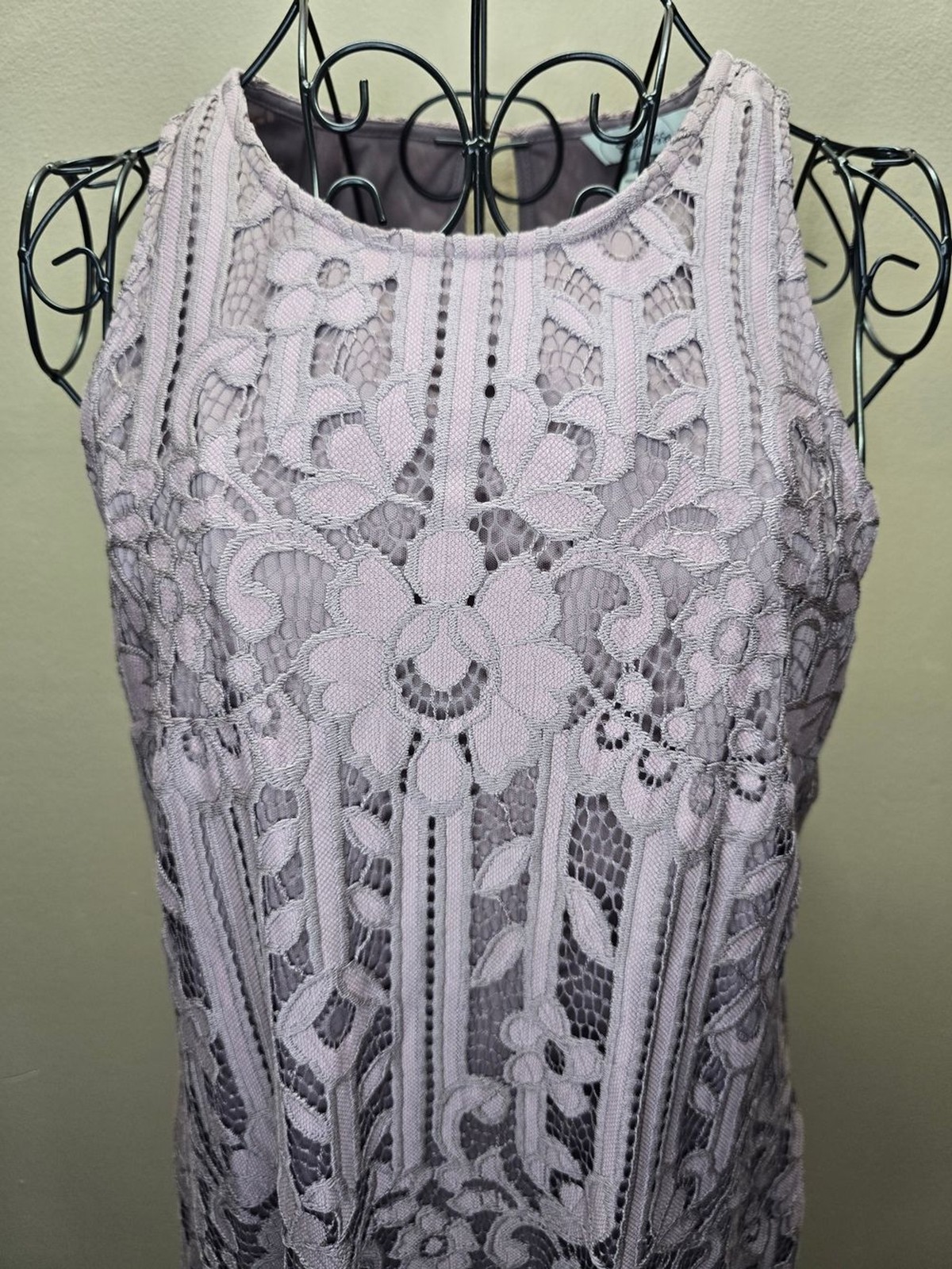 Elegant Mauve Floral Lace Sleeveless Shift Dress by Speechless