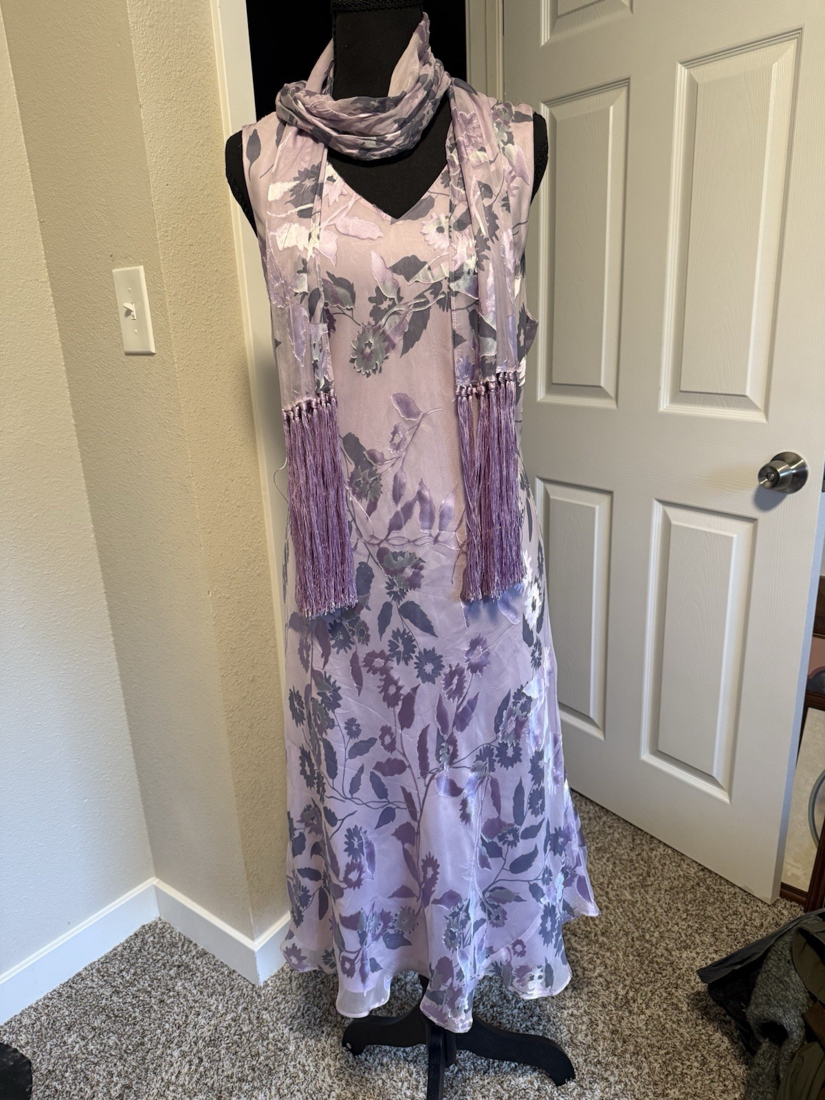 Casual Corner Purple Floral Chiffon Silk/Rayon V-Neck Shift Midi Dress 16