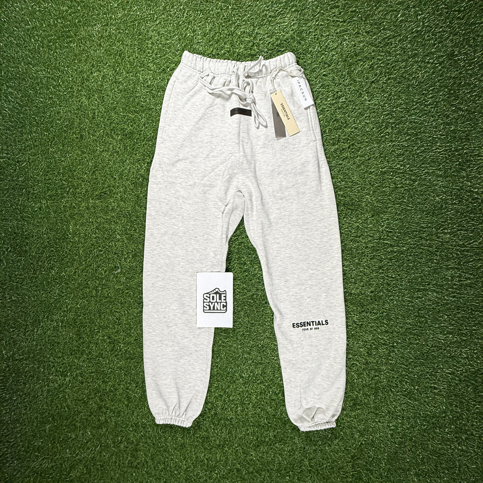 Fear of God Essentials Sweatpants SS22 Light Oatmeal – 100% Authentic (XXS-XXL)