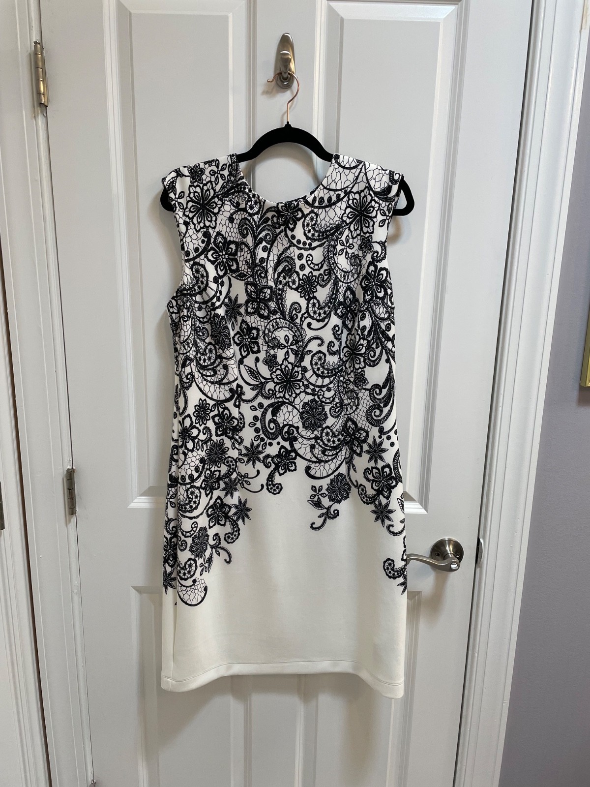 Beautiful sleeveless black and white lace pattern cocktail dress size 14