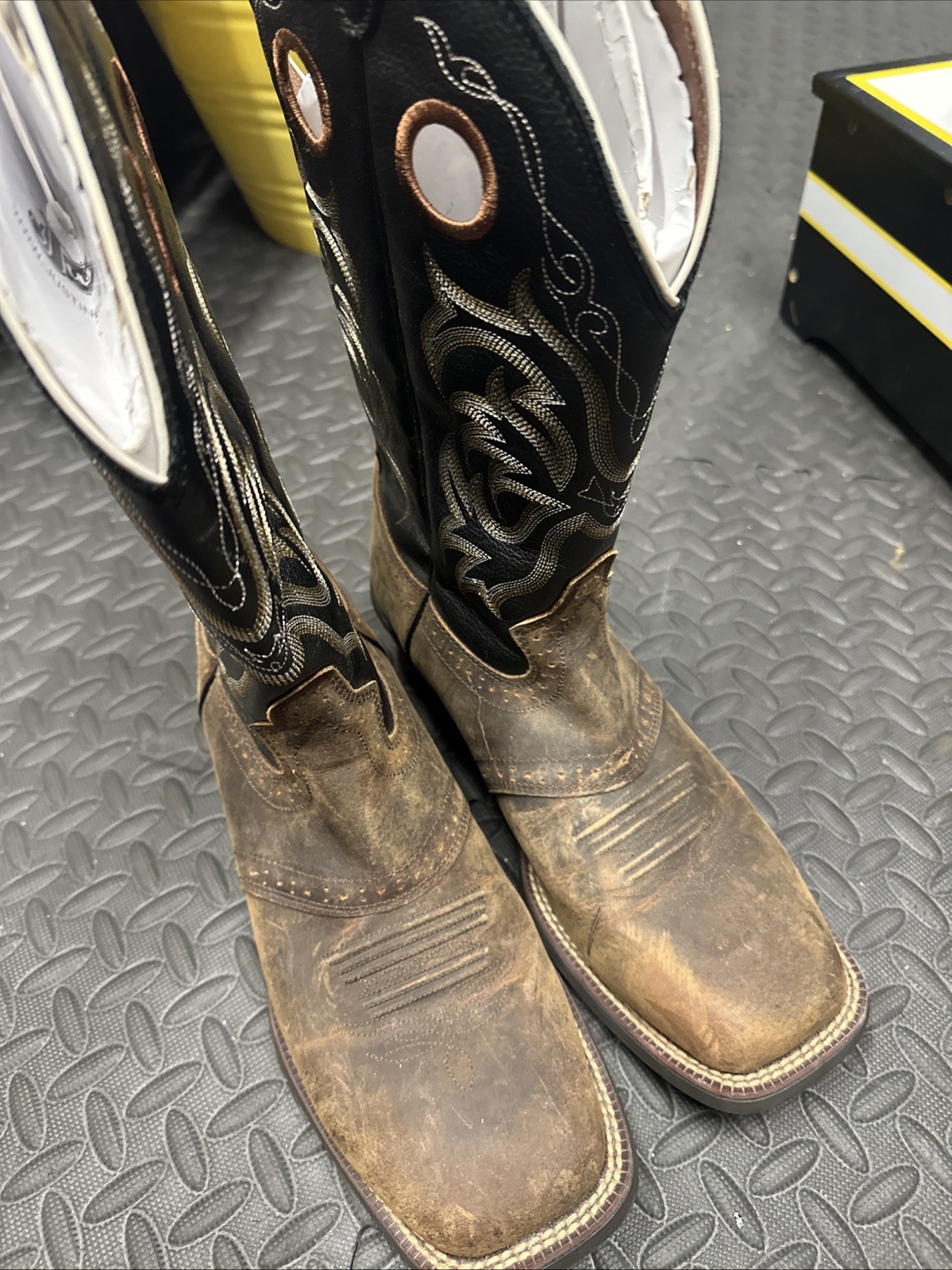mens justin cowboy boots size 10d