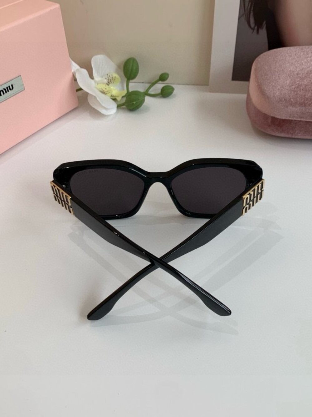 ✅NWT Authentic MIU MIU Sunglasses Comes with dust bag and box