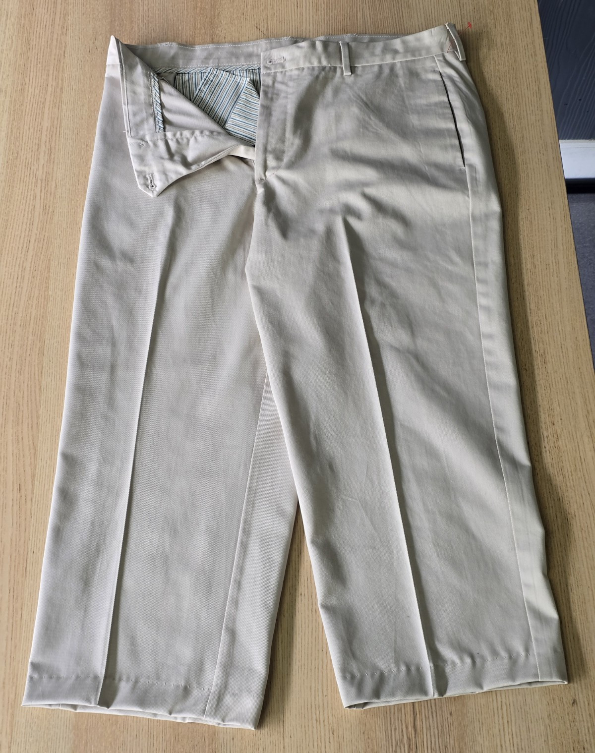 IZOD Men’s Classic Fit Beige Pleated Chino Pants Straight Leg Twill Pockets 36