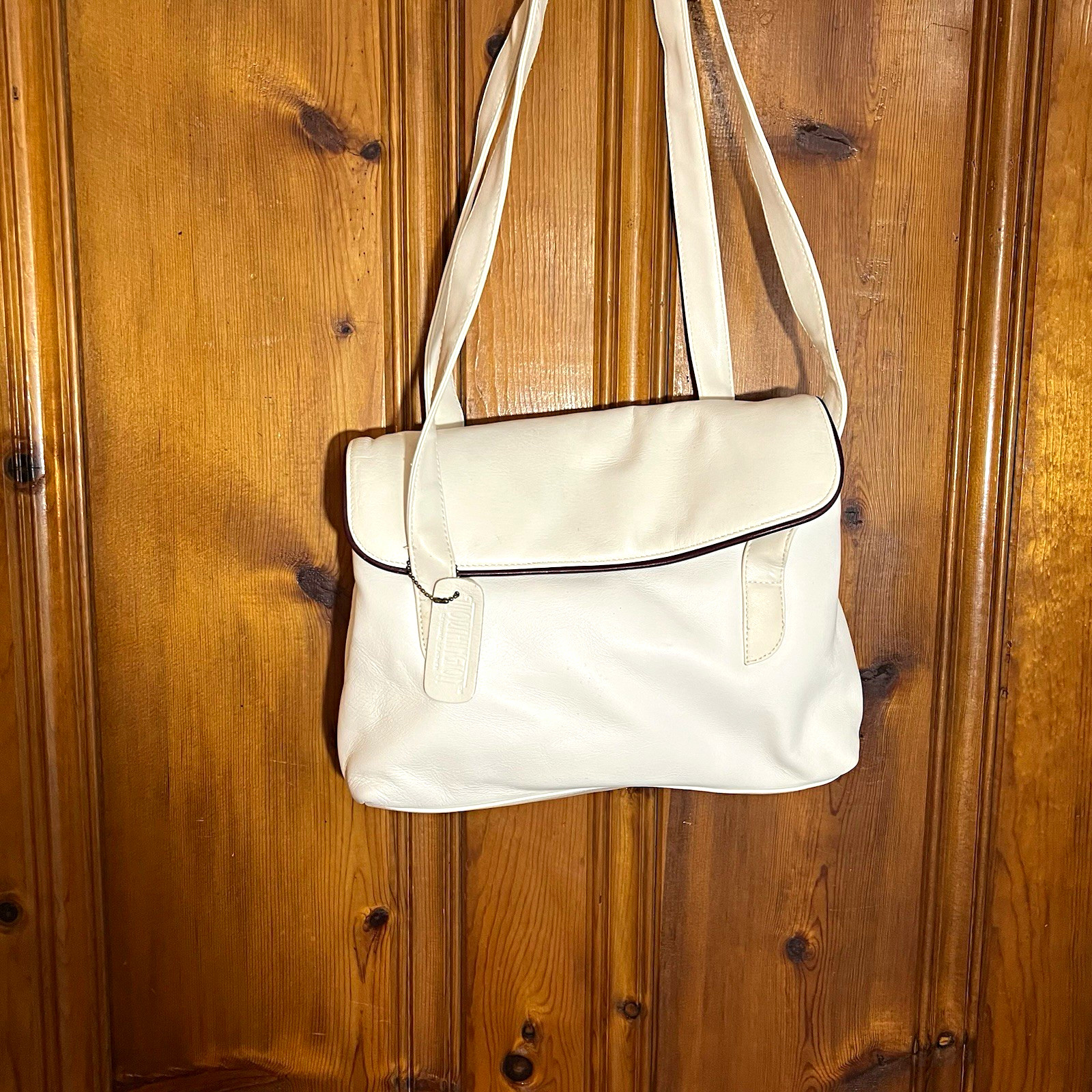 Leather White Shoulder Bag Zip Closure Inner Pockets purse