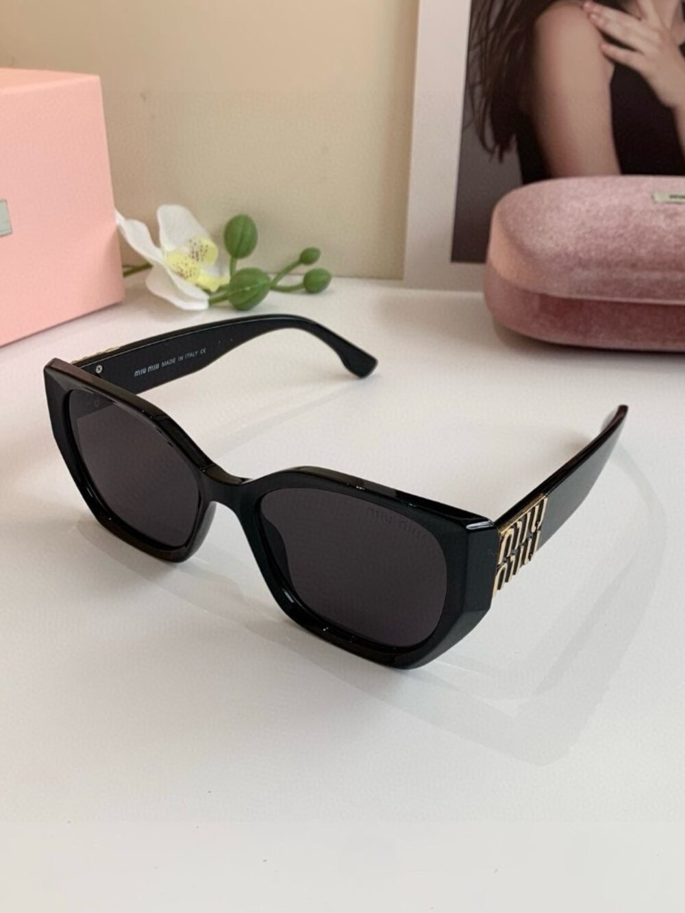 ✅NWT Authentic MIU MIU Sunglasses Comes with dust bag and box