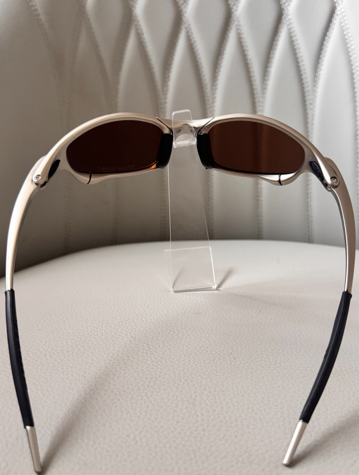 Oakley Juliet 1.0 X sunglasses, silver metal frame. Brown-tinted lenses*/