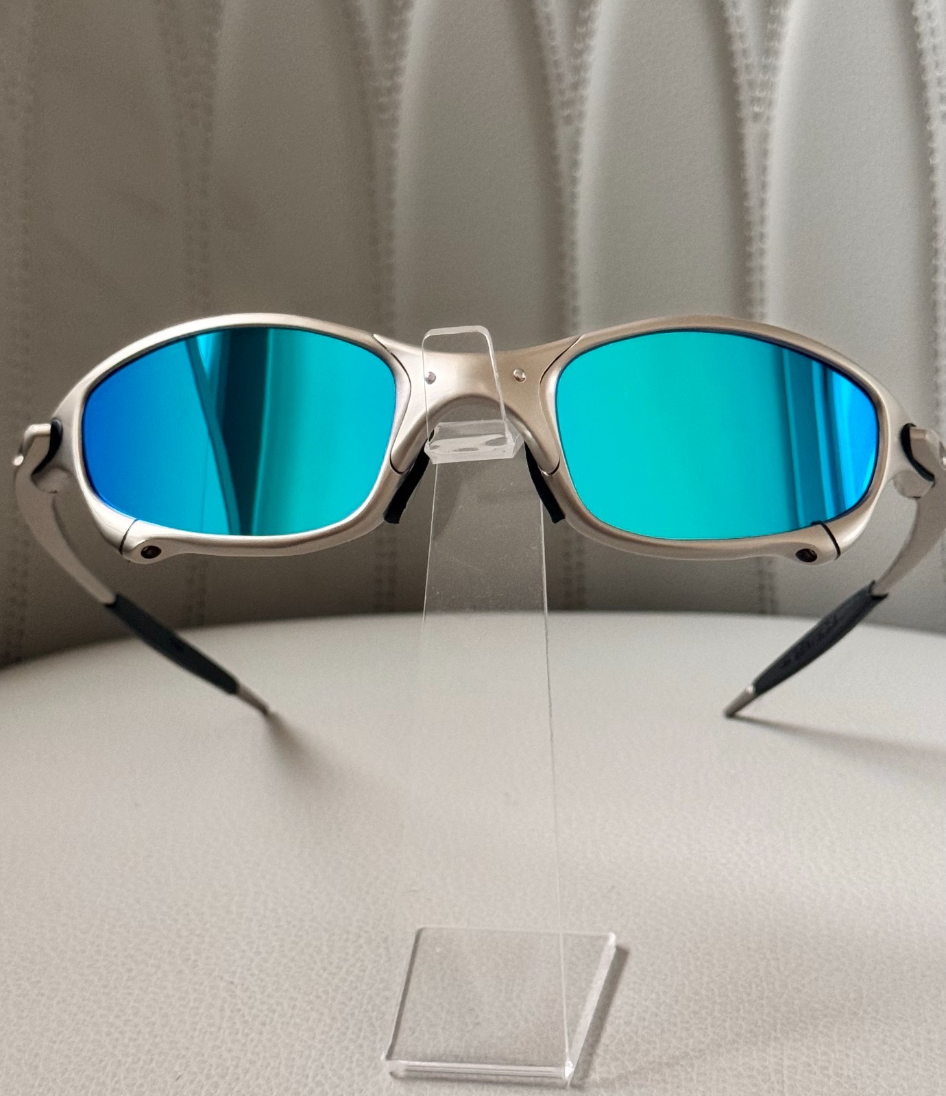 Oakley* Juliet 1.0 X sunglasses, silver metal frame. Icy blue lenses