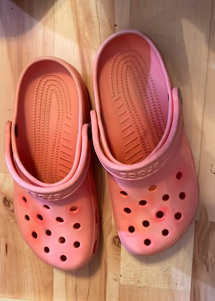 Crocs Pink Classic Clog Sandals Lightweight Slip-On Logo Rubber Upper Sz 7