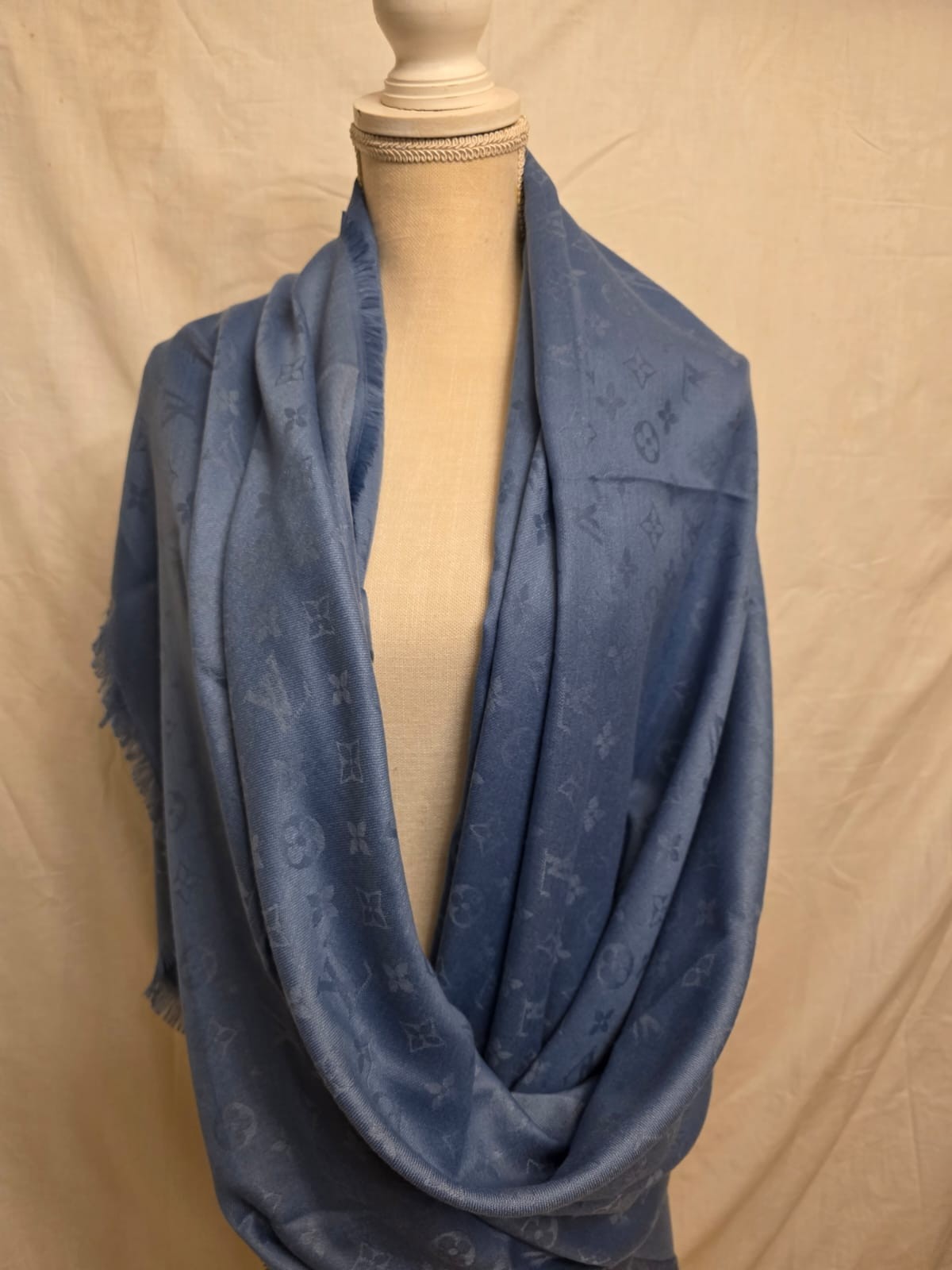100%Authentic Louis Vuitton Scarf Shawl Stole 35%Wool 65%Silk Dusty Blue Used