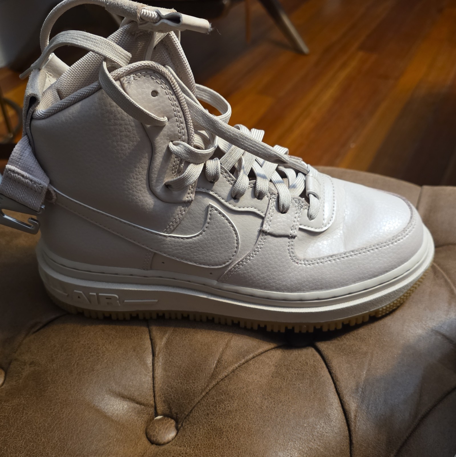 NIKE AIR FORCE 1 HIGH UTILITY BOOT 2.0 FOSSIL STONE-PEARL WHITE SZ 8