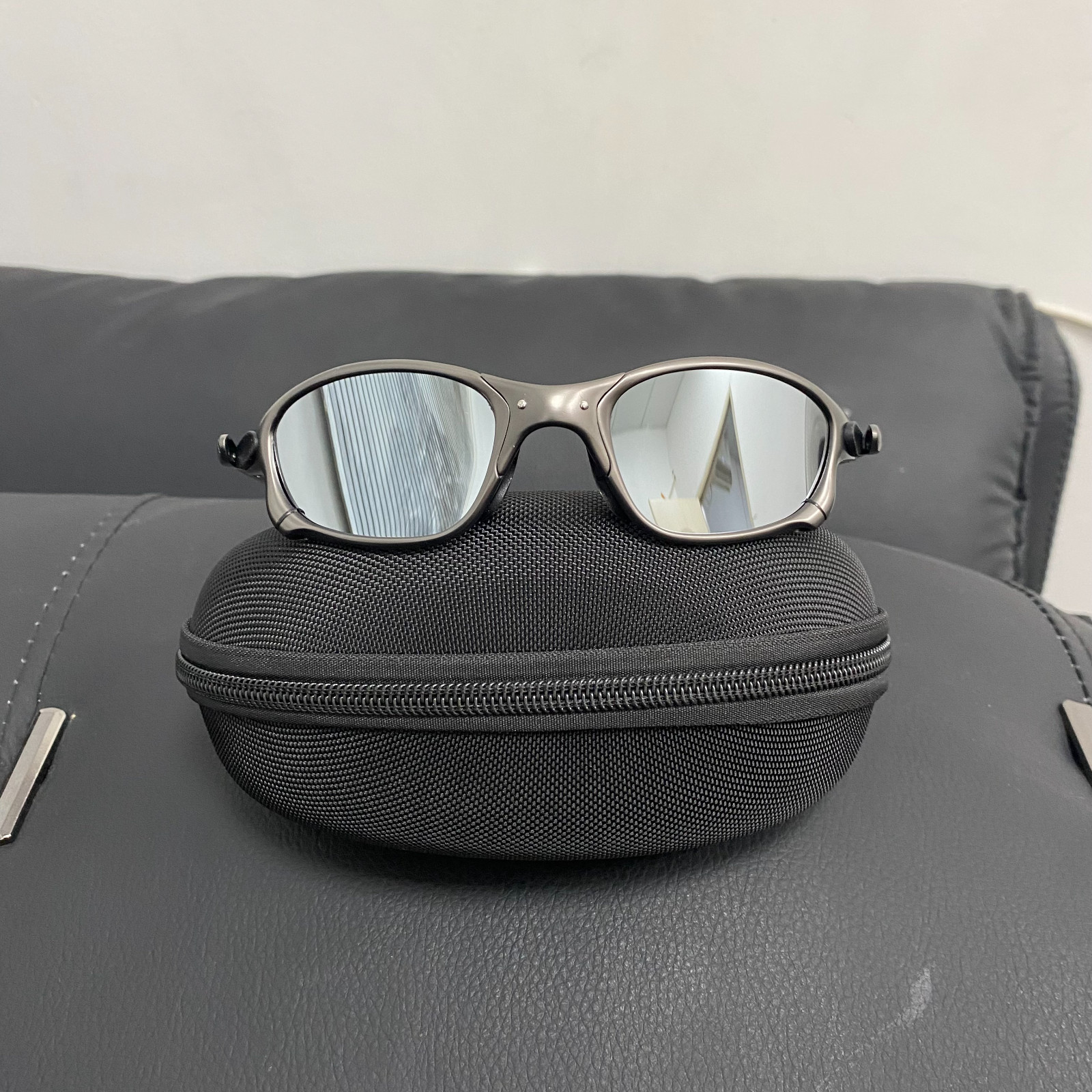 Oakley Juliet 2.0 X-Metal Polarized Sunglasses Gray Frames Silver Lens Vintage