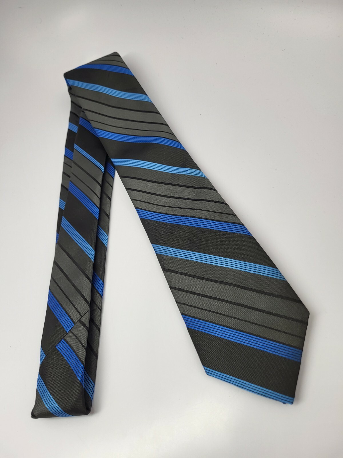 Apt. 9 Polyester Tie Gray Blue Black Stripes Men Necktie Skinny 55.5 x 2.7/8