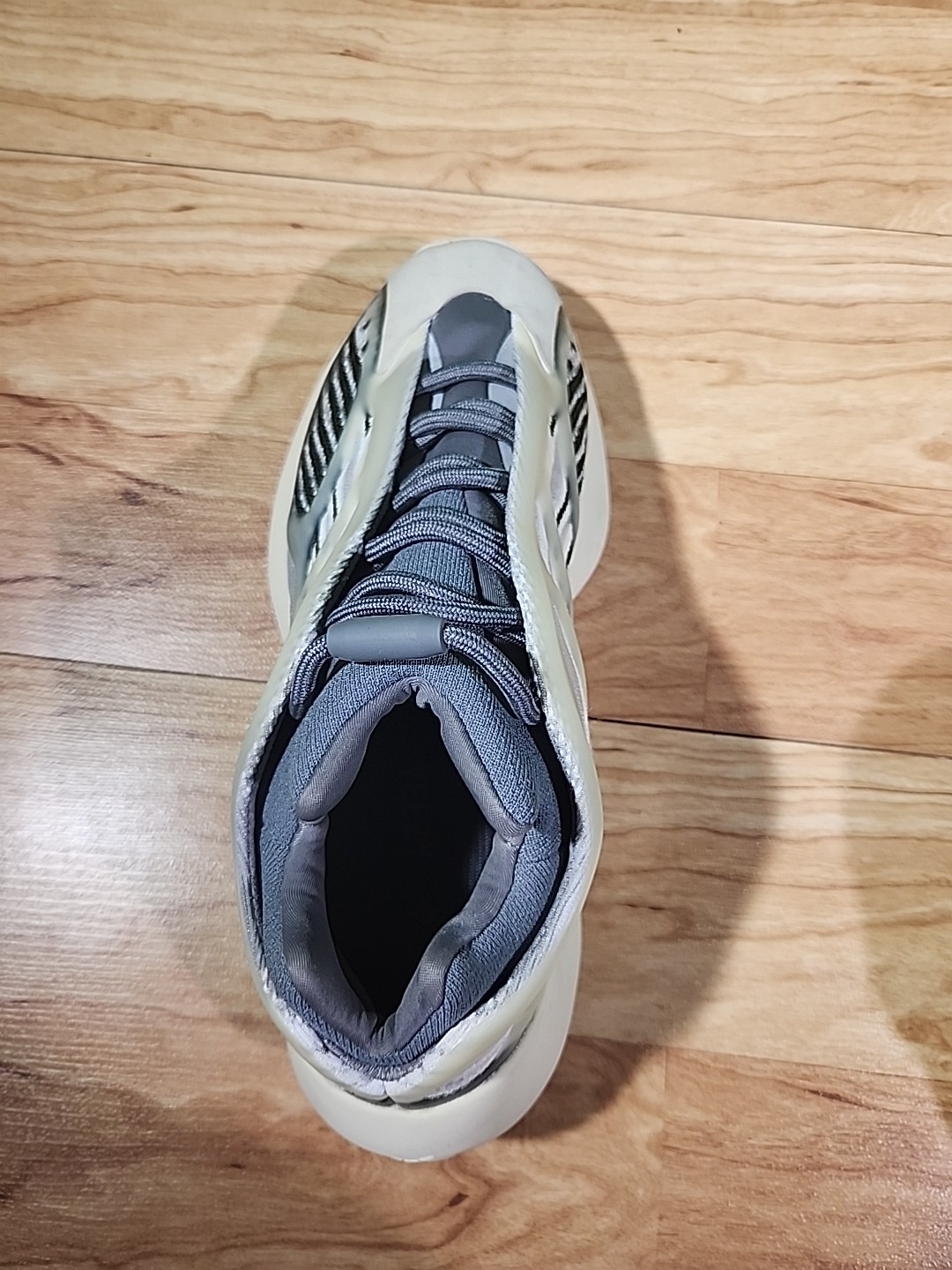 Adidas Yeezy 700 V3 Fade Salt 2022, ID1674, Size 7 Men’s
