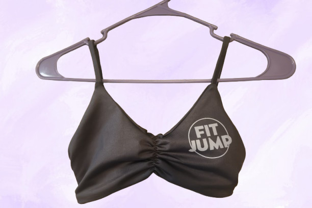 Bundle of 5 of xs’s sports bras in burgundy, gray and blue. Sporty exercise work