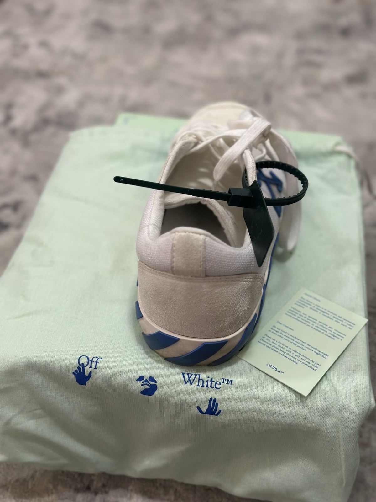 Authentic Off-White shoes amazing condition with bag and box us 10 eu 43