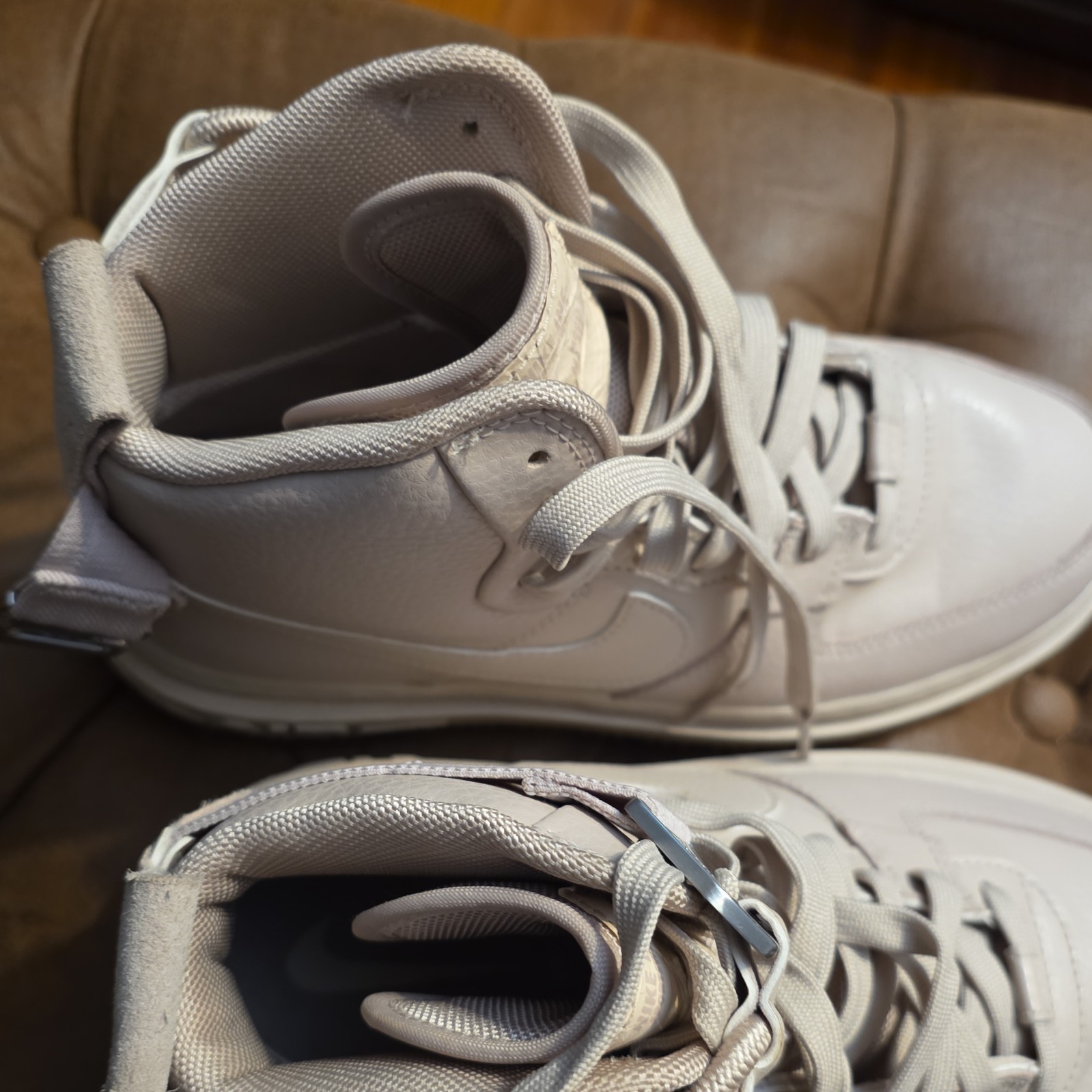 NIKE AIR FORCE 1 HIGH UTILITY BOOT 2.0 FOSSIL STONE-PEARL WHITE SZ 8