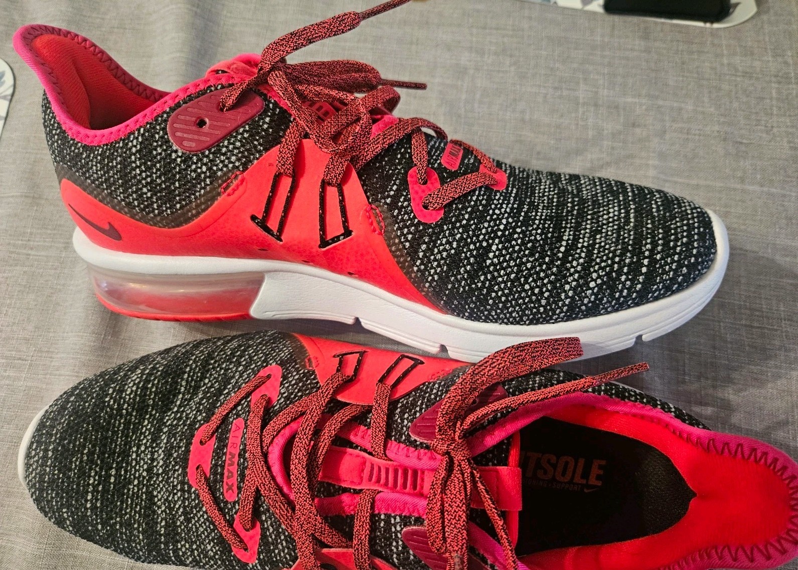 Ladies Air Max Sneaker US 10 dark Pink red, black White Cushioned Mesh