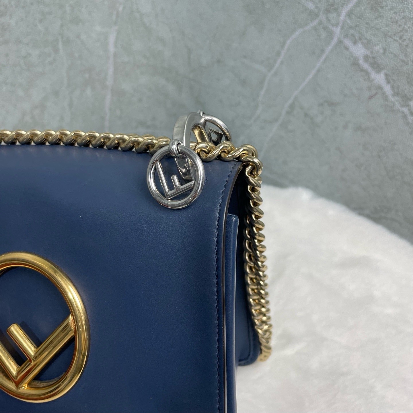 Fendi Pre-Owned Authentic Luxury Handbag 19*9*15 Free Tracked Shipping