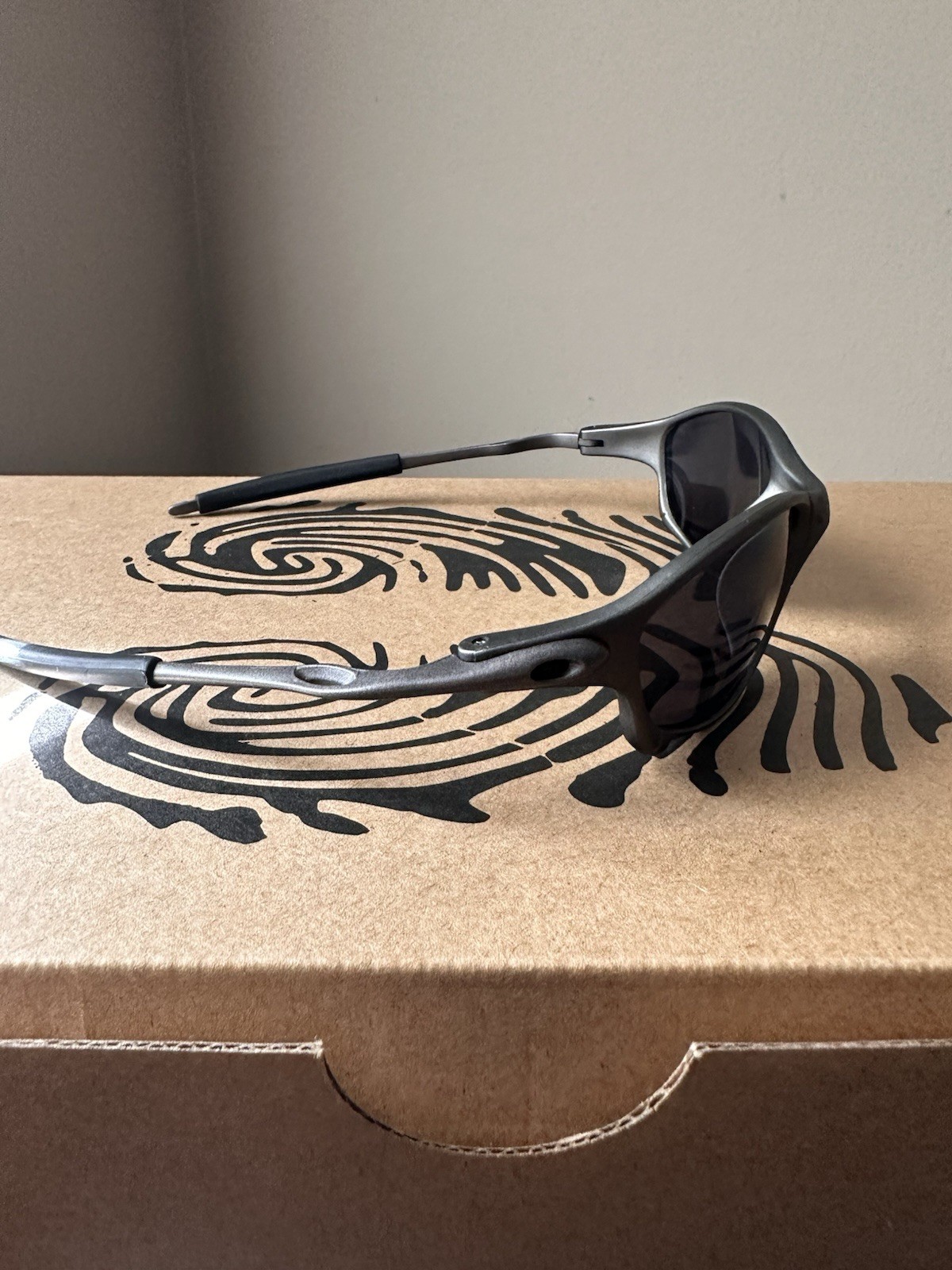 Oakley Juliet 1.0 X-Metal Polarized Sunglasses Gray Frames Black Lens Vintage Y2