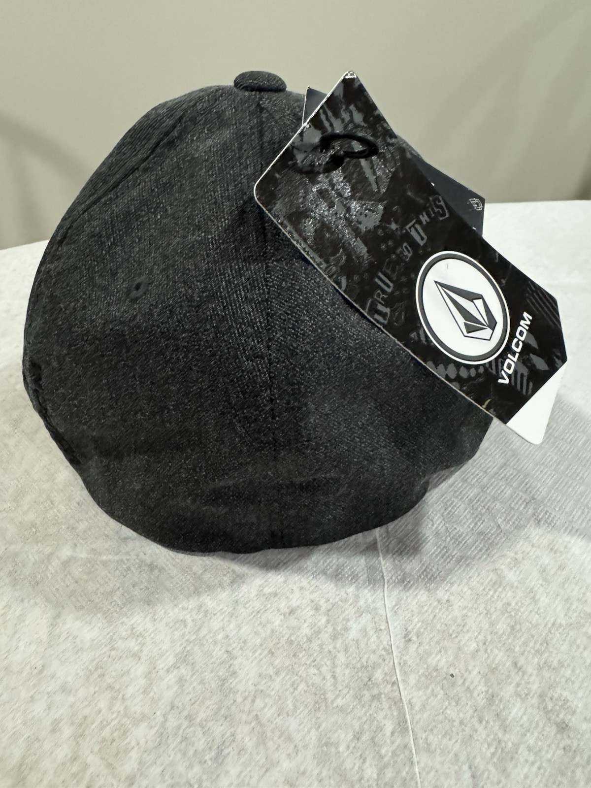 Volcom Flexfit Hat L/XL Black Gray Stretch Fit Cap NWT
