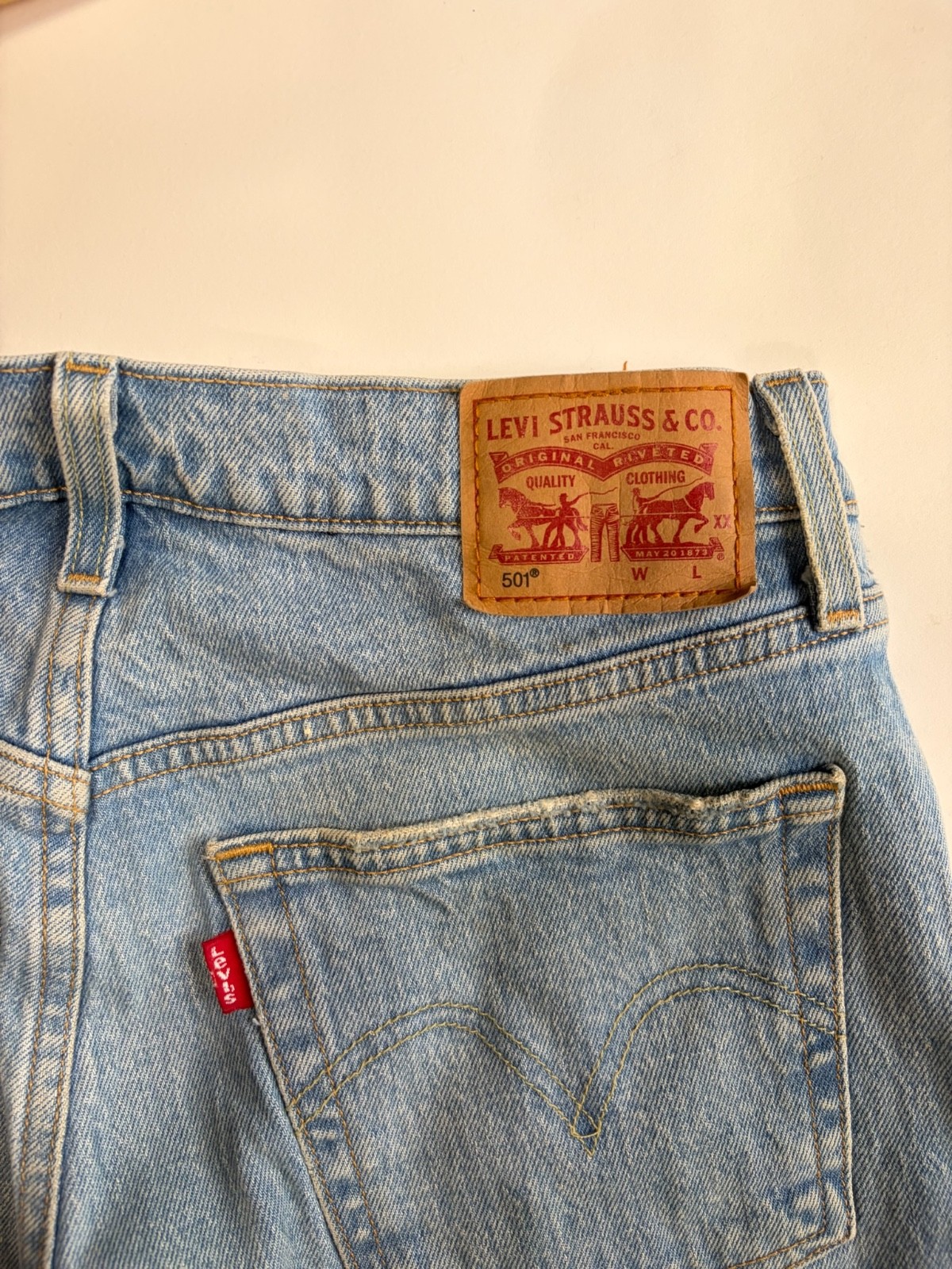 Levi’s Premium 501 High Rise Button Fly Straight Leg Jeans Sz 28×32 Light Wash