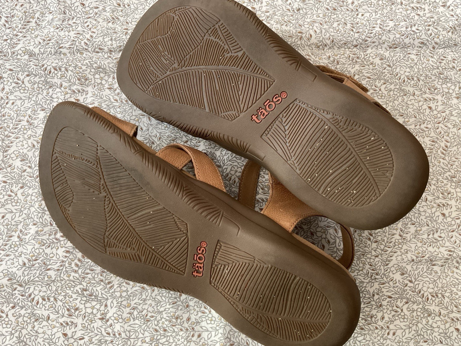 Taos Women’s Leather Strappy Studded Sandals Hook & Loop Natural 8 Wide