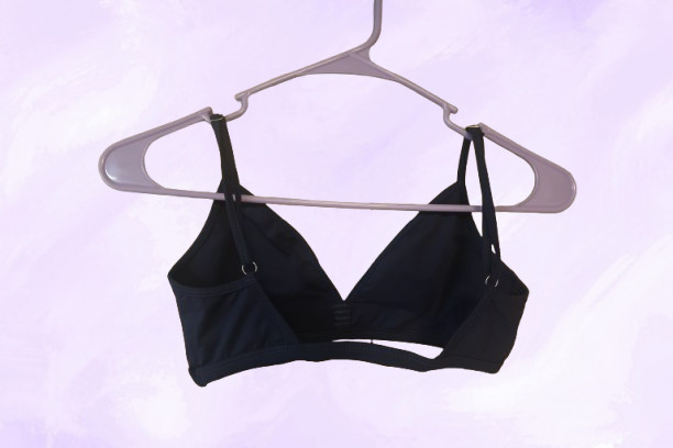 Bundle of 5 of xs’s sports bras in burgundy, gray and blue. Sporty exercise work