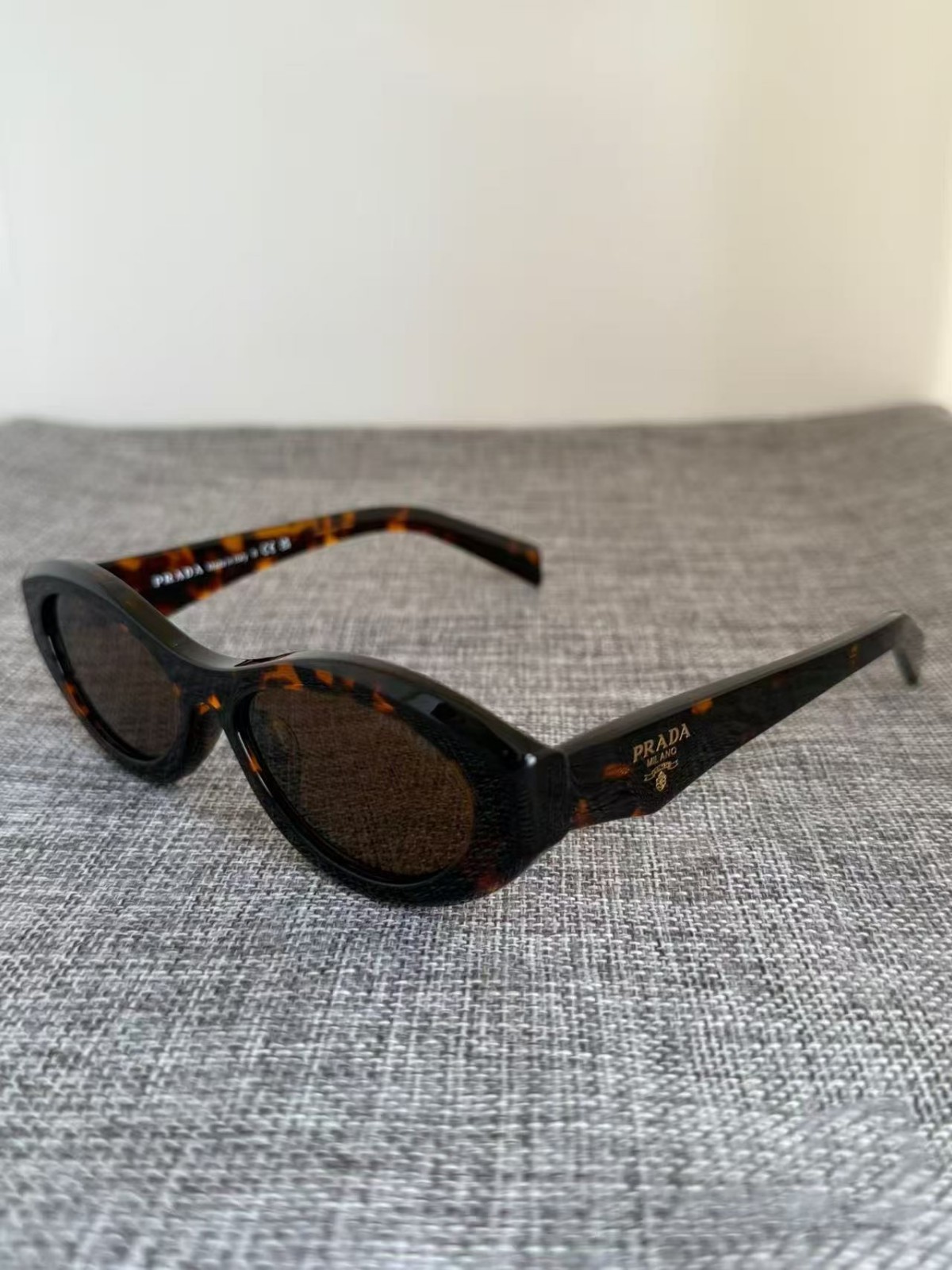Authentic Prada SPR26Z Classic Tortoise Shell Frame Luxury Designer Sunglasses