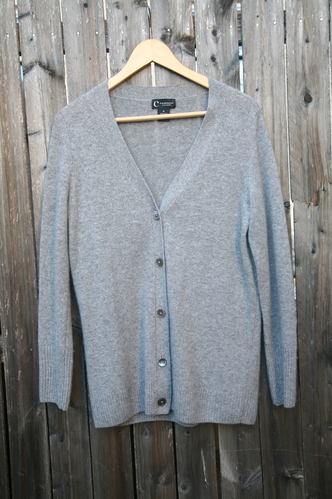 Size M – BLOOMINGDALE’S Women’s Gray 100% Cashmere Boyfriend Cardigan Sweater